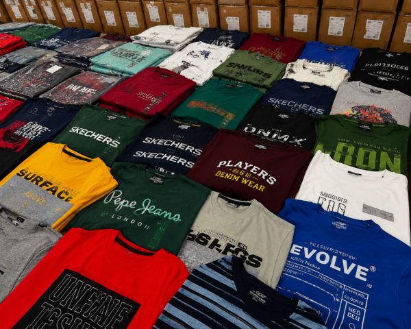 Wholesale branded clothing stocklot T-shirts at Rachaita