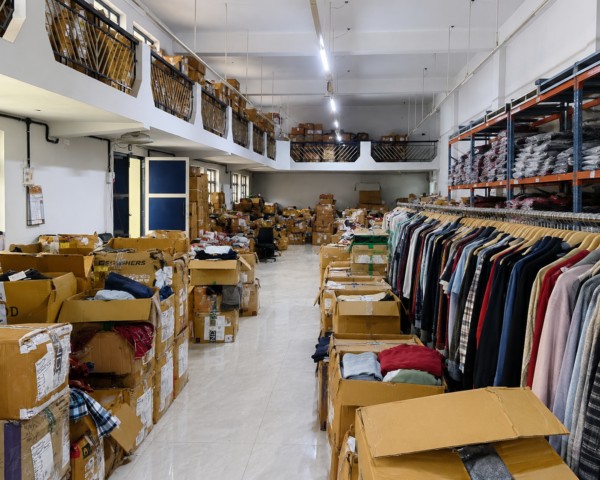 Rachaita wholesale clothing stock warehouse in Bengaluru